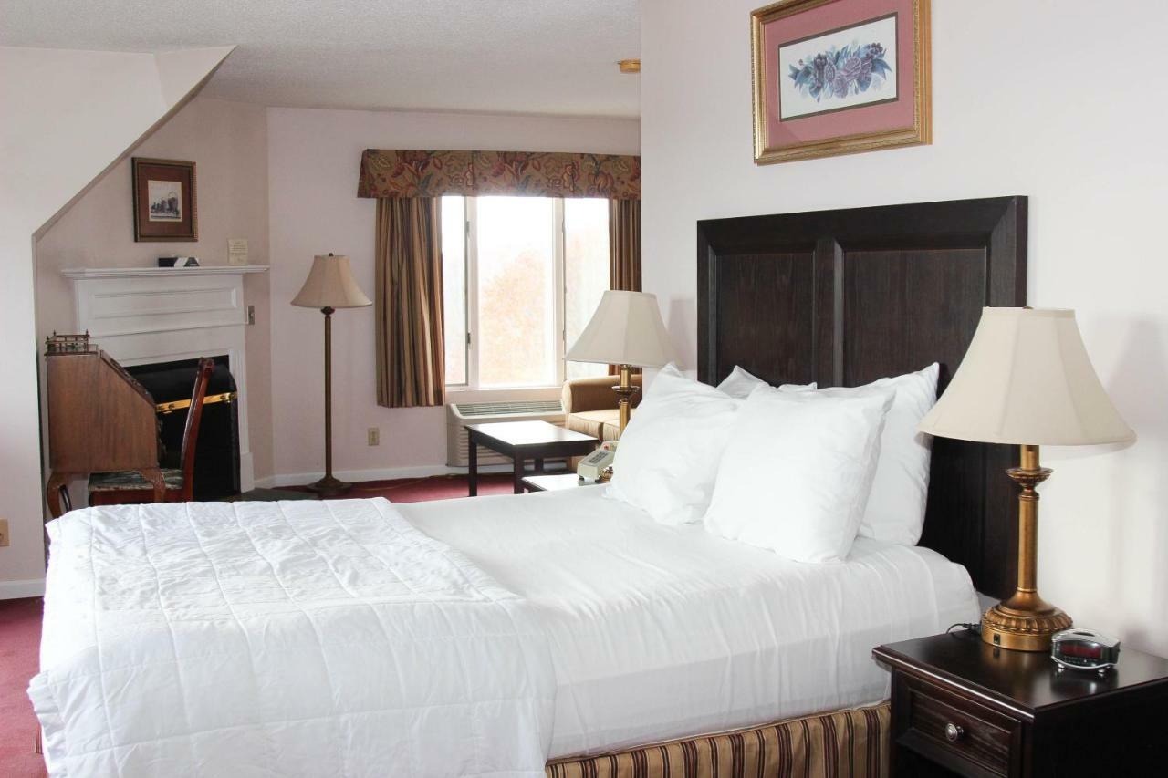 The Lucerne Inn Dedham Exterior photo